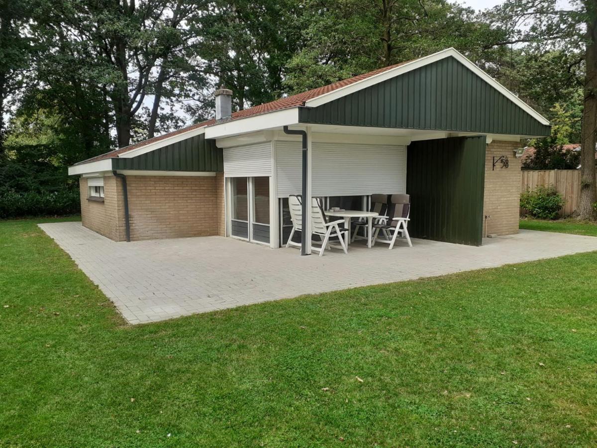 Bungalow/Vakantiehuis Op Park Bavelds Dennen デーネカンプ エクステリア 写真
