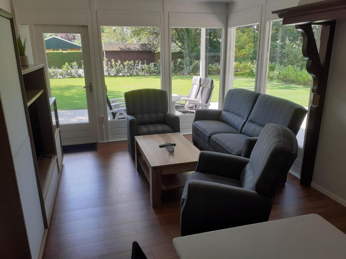 Bungalow/Vakantiehuis Op Park Bavelds Dennen デーネカンプ エクステリア 写真
